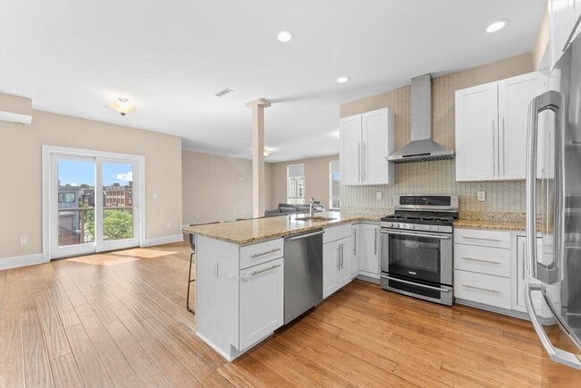 380 W Broadway in Boston, MA - Building Photo - Building Photo
