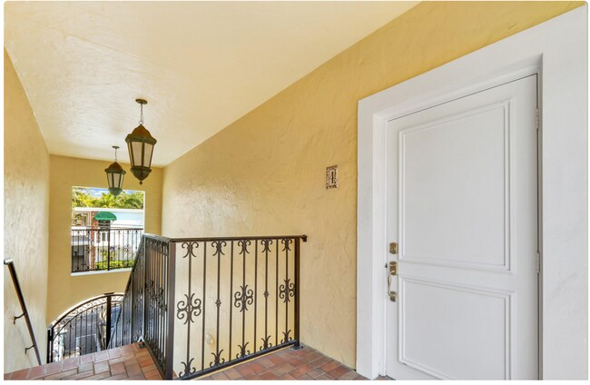 95 NE 4th Ave, Unit 4 in Delray Beach, FL - Building Photo - Building Photo