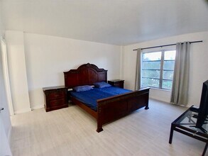 4164 Inverrary Dr, Unit 311 in Lauderhill, FL - Foto de edificio - Building Photo