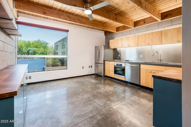 property at 727 E Portland St