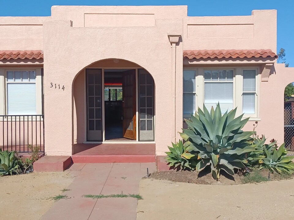 3114 Bancroft St in San Diego, CA - Foto de edificio