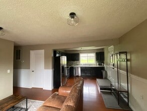 9001 Shaun Landing Cir in Anchorage, AK - Foto de edificio - Building Photo