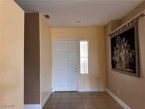141 Cliff Valley Dr in Las Vegas, NV - Building Photo - Building Photo