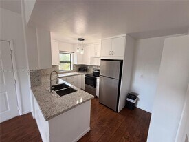 3961 NW 87th Ave in Sunrise, FL - Building Photo