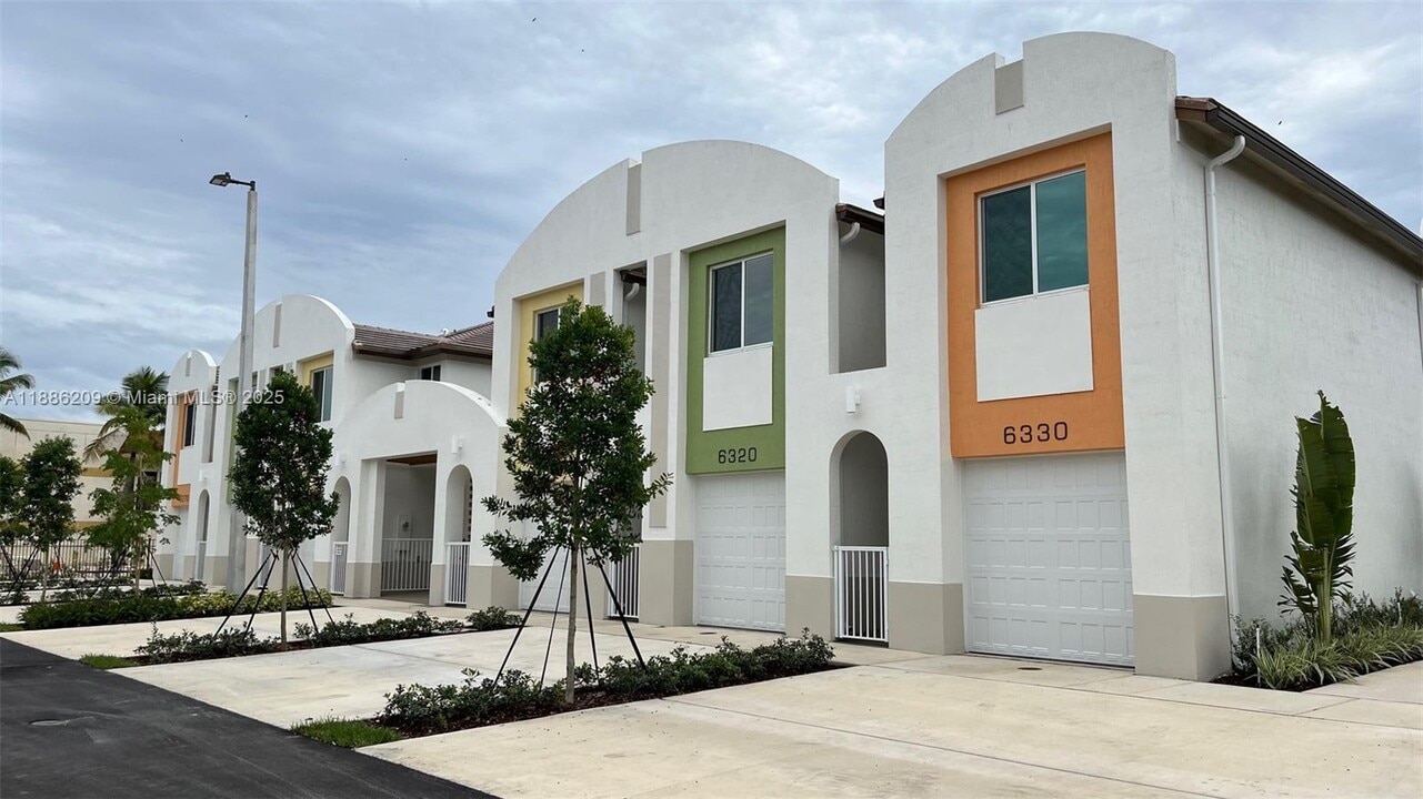 6270 SW 47th Ct in Davie, FL - Building Photo