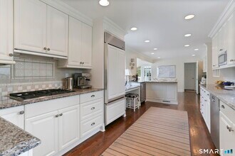 25 Lakewood Cir N in Greenwich, CT - Building Photo - Building Photo