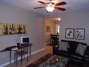 201 Teague St, Unit 5 in Picayune, MS - Foto de edificio - Building Photo