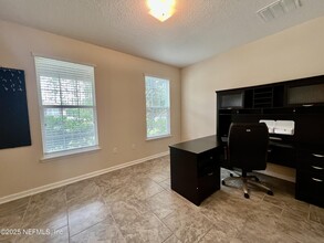 11824 Parker Lakes Drive in Jacksonville, FL - Building Photo - Building Photo