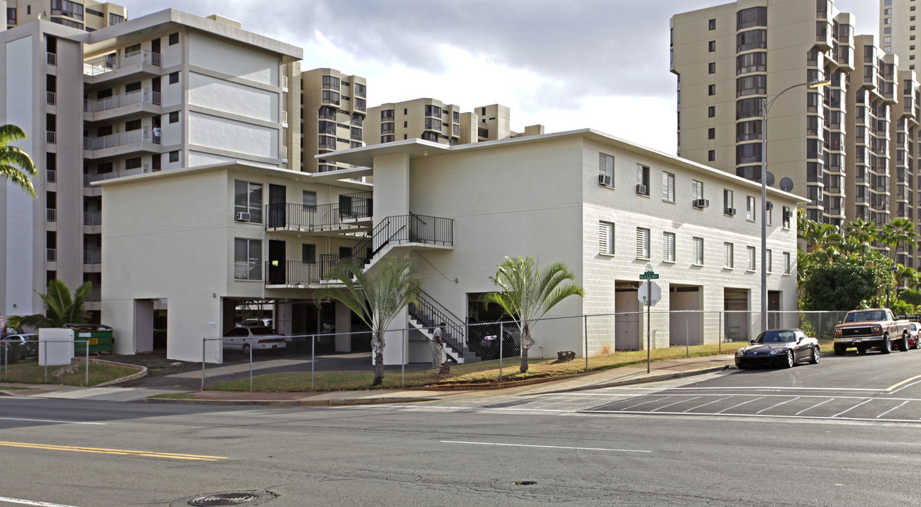 Lakeshore Court in Honolulu, HI - Building Photo