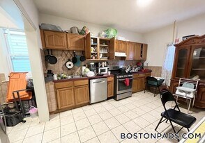 22 Humphreys St, Unit 1 in Boston, MA - Building Photo