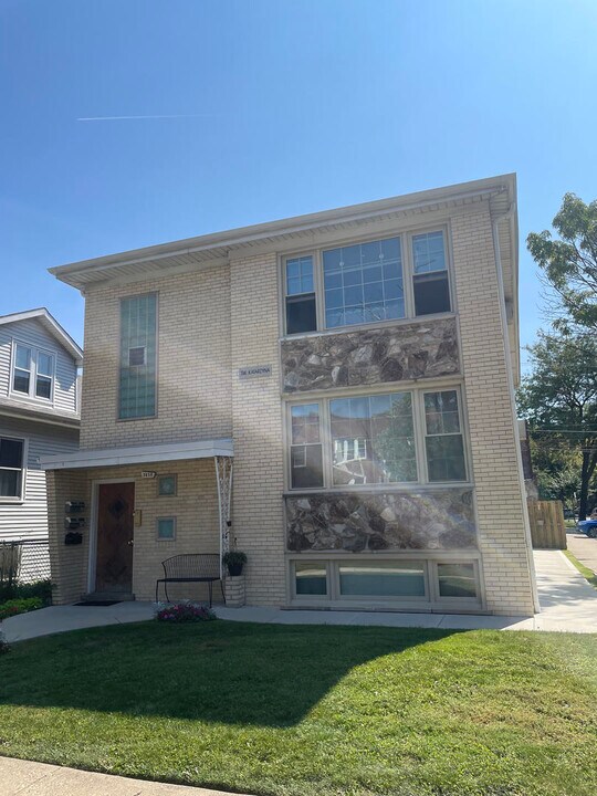 3659 W Eddy St in Chicago, IL - Foto de edificio