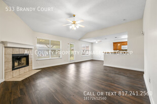 533 Brandy Ct in Saginaw, TX - Building Photo - Building Photo