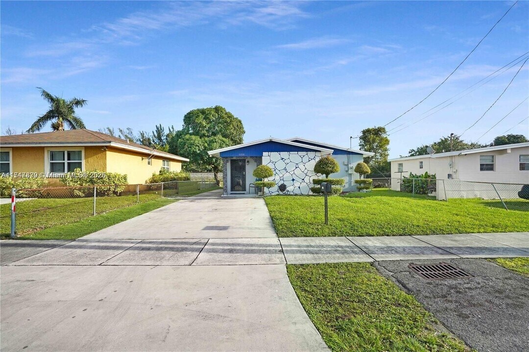 15331 Railroad Dr in Opa Locka, FL - Building Photo