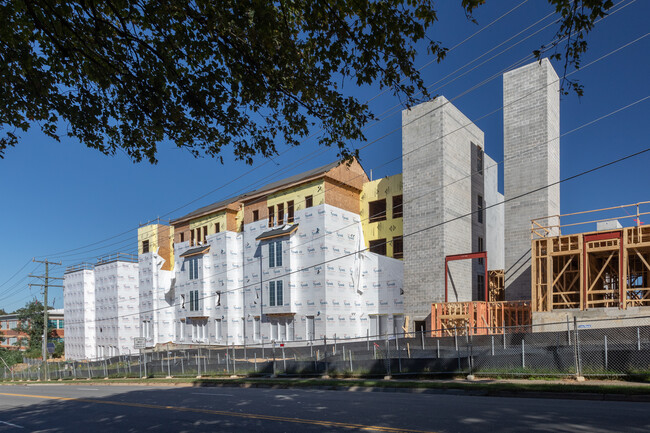 The Flats on University in Fairfax, VA - Building Photo - Building Photo