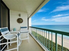 9900 S Ocean Dr in Jensen Beach, FL - Building Photo
