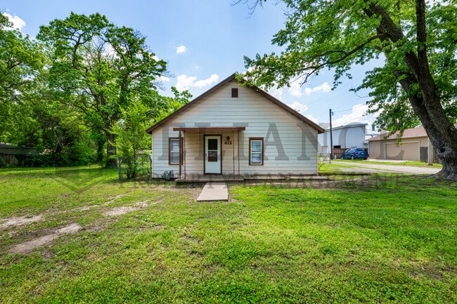 property at 415 E Vine St