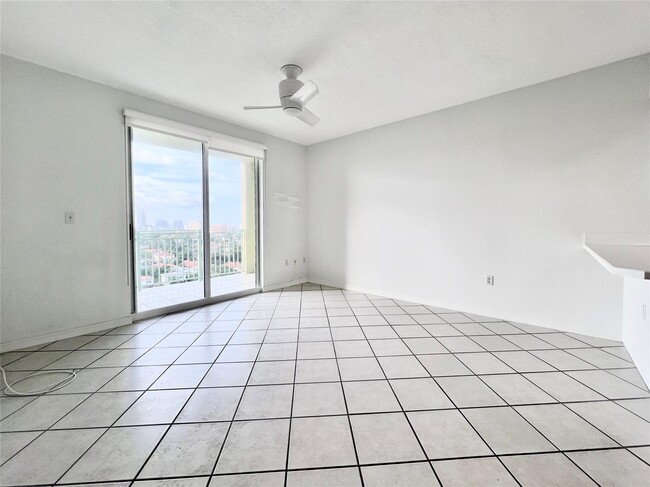 3500 Coral Way, Unit 1211 in Coral Gables, FL - Building Photo - Building Photo