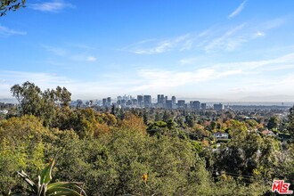 1799 Correa Way in Los Angeles, CA - Building Photo - Building Photo