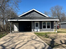 3210 Bourland St in Greenville, TX - Building Photo