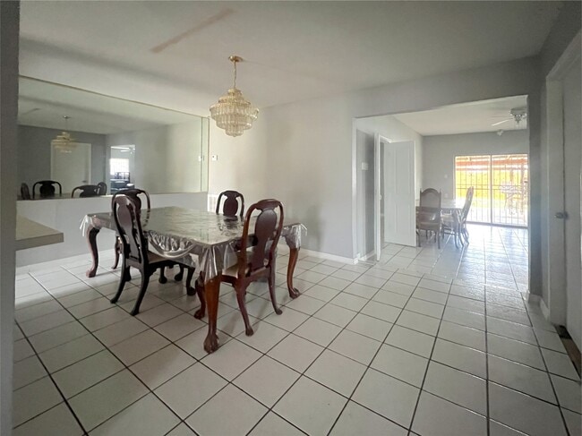 13522 Hollypark Dr in Houston, TX - Building Photo - Building Photo