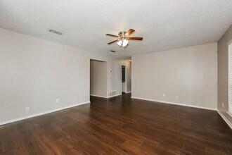 517 Parkview Dr in Burleson, TX - Building Photo - Building Photo
