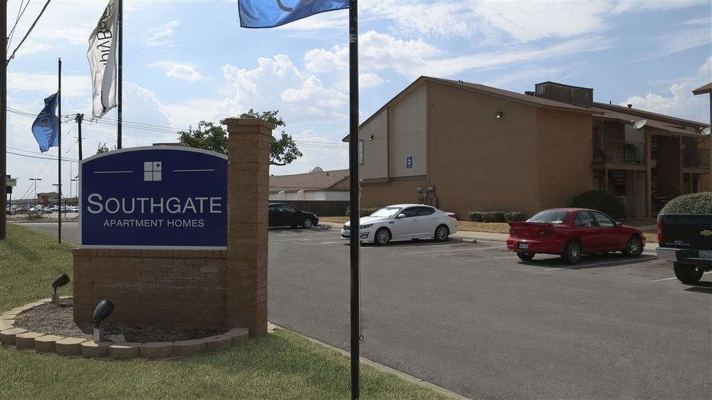 Southgate in Odessa, TX - Foto de edificio