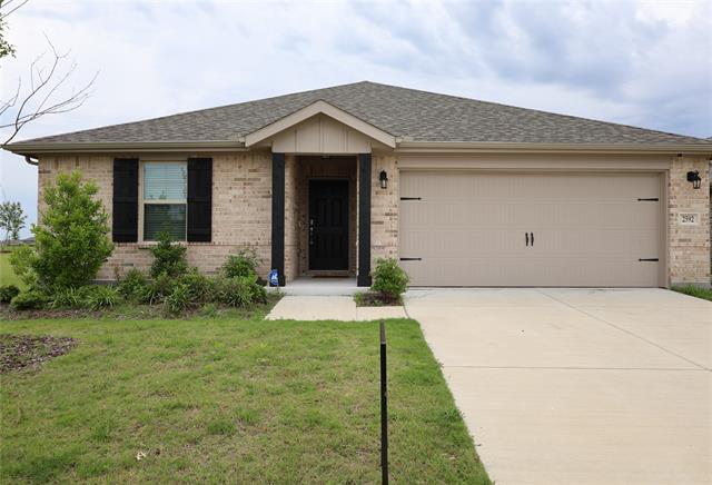 2592 Russell St in Crandall, TX - Foto de edificio