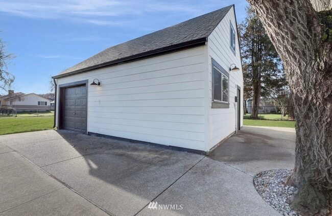property at 1102 6th Ave SW