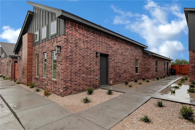 property at 905 Hidden Hls St