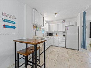 208 S Coconut Palm Blvd in Tavernier, FL - Building Photo - Building Photo