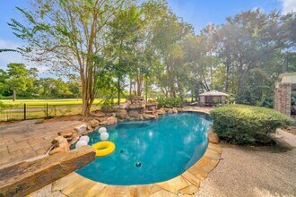 70 N Skyflower Ct in The Woodlands, TX - Building Photo - Building Photo