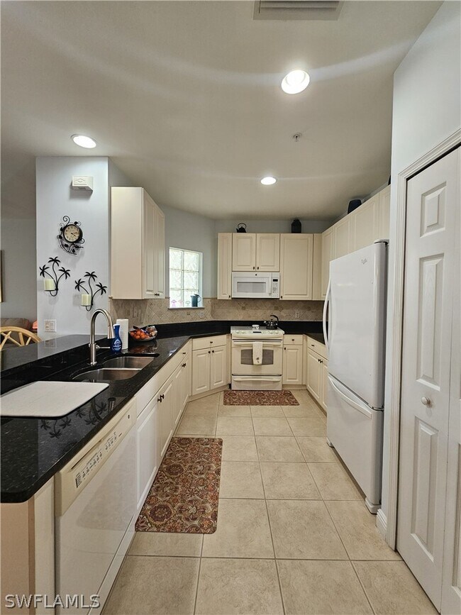 1405 Sweetwater Cove in Naples, FL - Building Photo - Building Photo