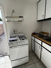 11041 Leadwell St, Unit Guest house in Sun Valley, CA - Foto de edificio - Building Photo