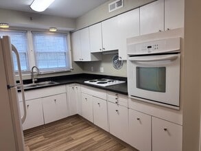 Pacific Gardens Apartments in Omaha, NE - Building Photo - Building Photo