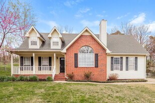 642 Knollwood Dr in La Vergne, TN - Building Photo