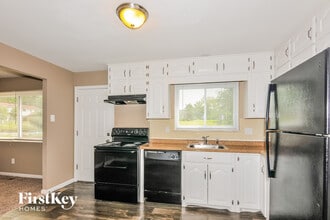 5708 Madlar Ln in Florissant, MO - Building Photo - Building Photo