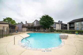 11715 S Glen Dr in Houston, TX - Building Photo - Building Photo
