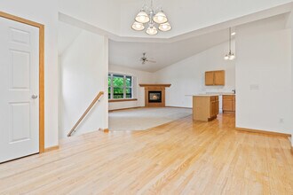 21 Redtail Bnd in Coralville, IA - Building Photo - Building Photo