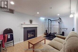 520 Stone Rd in Aurora, ON - Building Photo - Building Photo