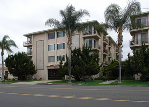 Park Royal in San Diego, CA - Building Photo - Building Photo