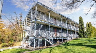 Mainstreet Victoria Garden Apartments in Victoria, BC - Building Photo