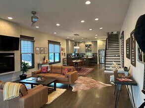 1310 Stainback Ave in Nashville, TN - Foto de edificio - Building Photo
