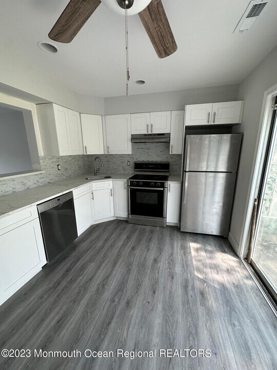 709 Lady Slipper Ct in Tuckerton, NJ - Building Photo