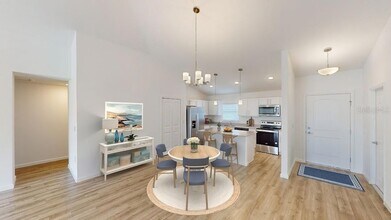 6089 Deer Run Rd in North Port, FL - Foto de edificio - Building Photo