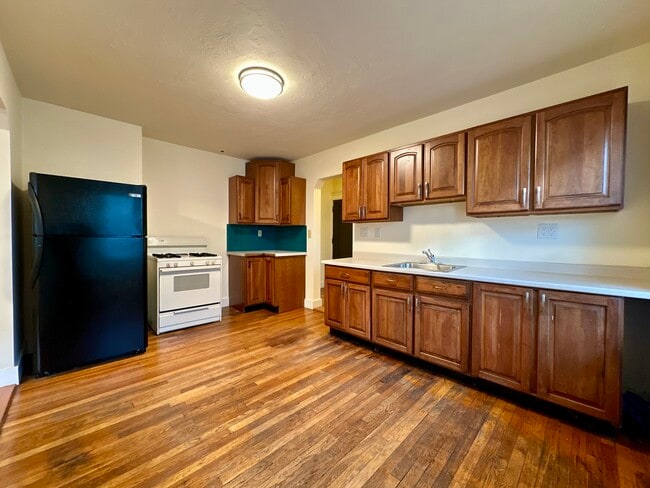 4440 Washington St, Unit 3R