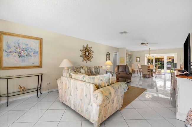 4555 Nutmeg Tree Ln in Boynton Beach, FL - Foto de edificio - Building Photo