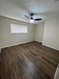 711 Leicester Ln - 16