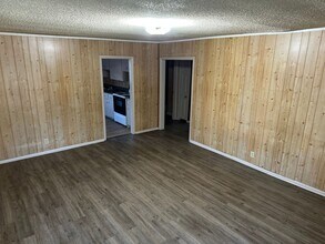 1001 Cheatham Ave in Springdale, AR - Building Photo - Building Photo