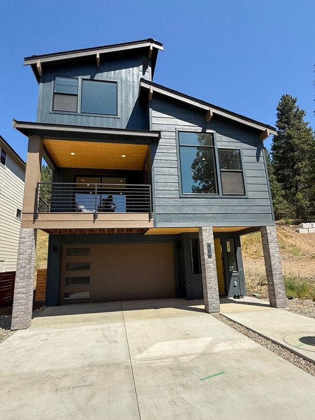 property at 406 W 6th St