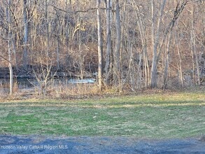 8 Freehold Mills Dr in Freehold, NY - Building Photo - Building Photo